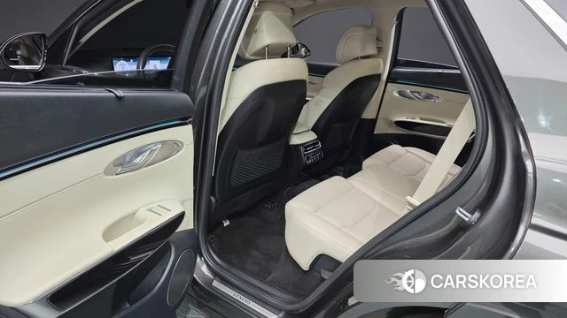 Genesis GV70 2024 Серый из Кореи, фото 3