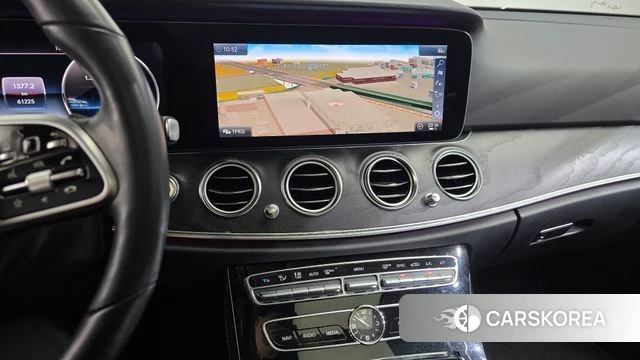 Mercedes-Benz E-Class W213 2018 Белый из Кореи, фото 3