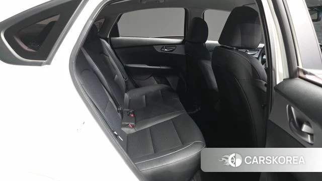 Kia The New K3 2nd generation 2021 Белый из Кореи, фото 3