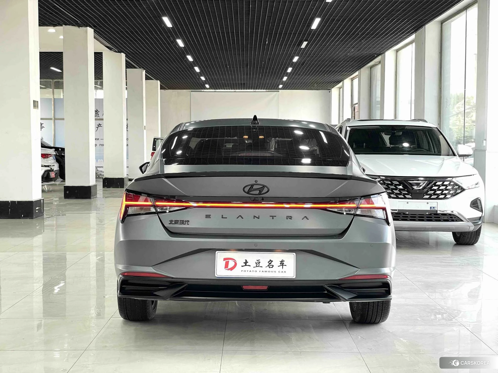 Hyundai Elantra 2022 Серебристо-серый из Китая, фото 3