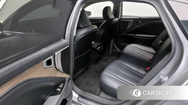 Kia K8 2023 Серебристо-серый из Кореи, фото 3