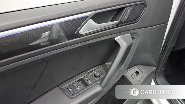 Volkswagen Tiguan second Generation 2023 Белый из Кореи, фото 3