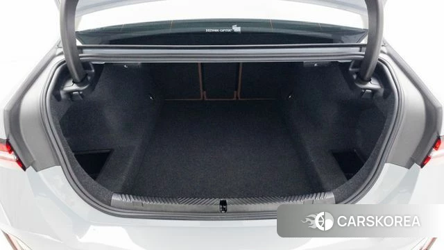 BMW 5 Series (G60) 2024 Серебристо-серый из Кореи, фото 3