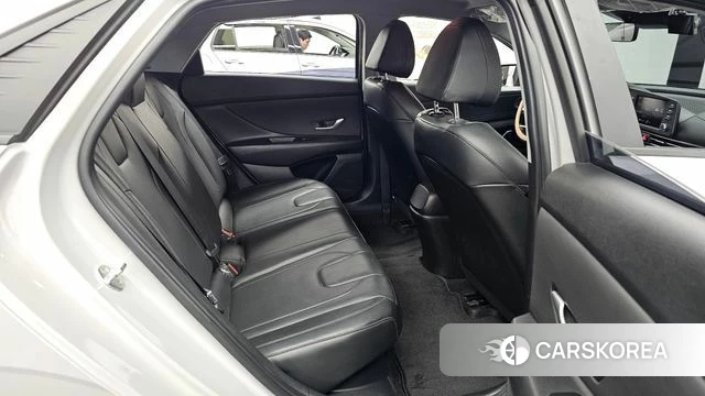 Hyundai Avante Hybrid (CN7) 2022 Серебристо-серый из Кореи, фото 3