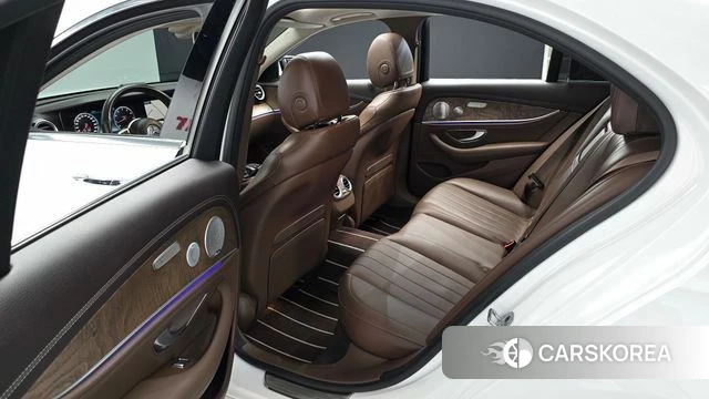 Mercedes-Benz E-Class W213 2019 Белый из Кореи, фото 3