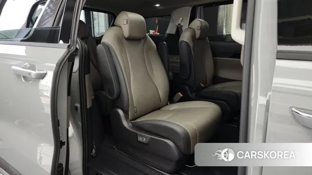 Kia The New Carnival 4th Generation 2025 Серебристо-серый из Кореи, фото 3