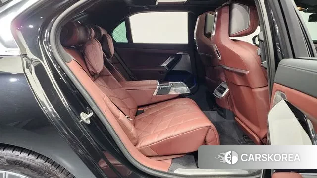 BMW 7 Series (G70) 2023 Черный из Кореи, фото 3