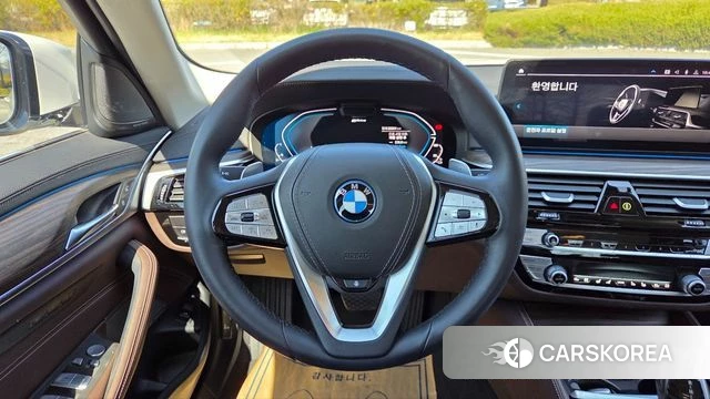 BMW 5 Series (G30) 2023 Белый из Кореи, фото 3