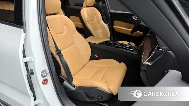 Volvo XC60 second Generation 2023 Белый из Кореи, фото 3