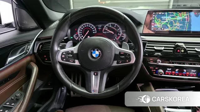 BMW 5 Series (G30) 2018 Белый из Кореи, фото 3