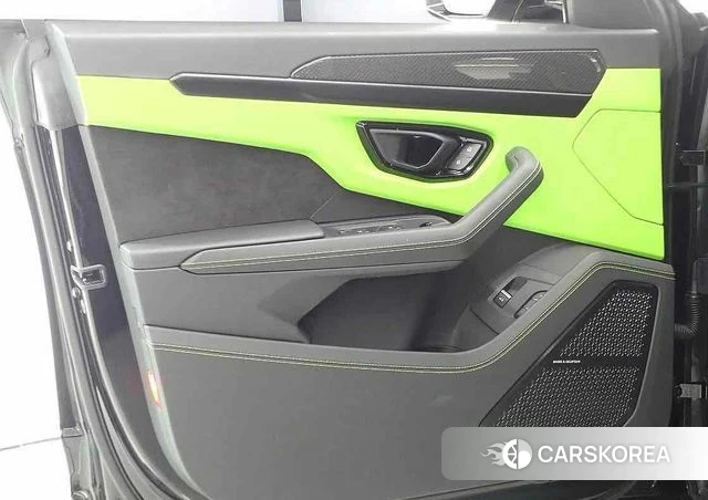 Lamborghini Urus 2023 Черный из Кореи, фото 3