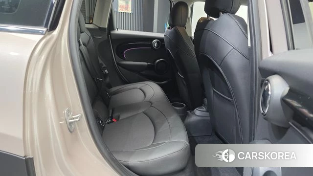 Mini Cooper 2024 Жемчужный цвет из Кореи, фото 3