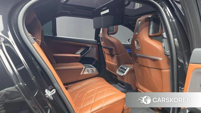 BMW 7 Series (G70) 2023 Черный из Кореи, фото 3