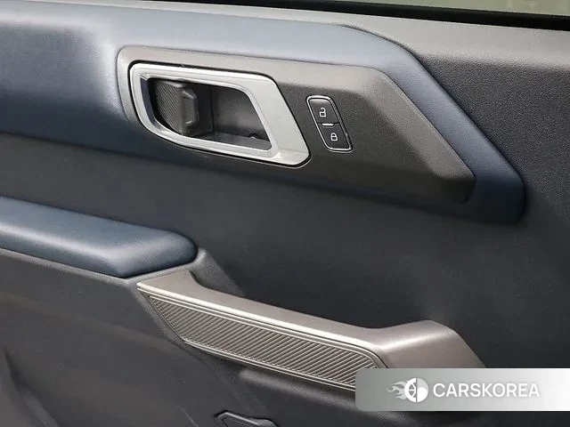 Ford Bronco 6th Generation 2023 Светло-серебряный цвет из Кореи, фото 3