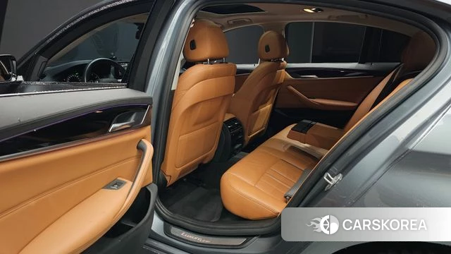 BMW 5 Series (G30) 2018 Серебристо-серый из Кореи, фото 3
