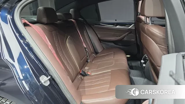 BMW 5 Series (G30) 2023 Черный из Кореи, фото 3