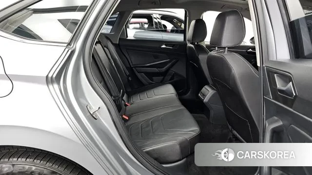 Volkswagen 7th Generation of Jetta 2022 Серебристо-серый из Кореи, фото 3