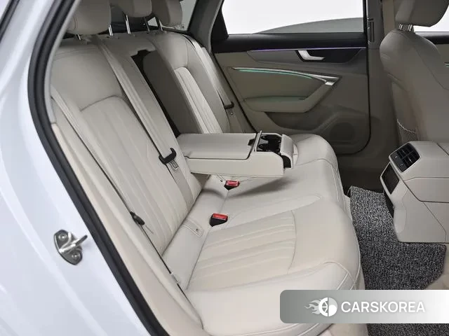 Audi A6 (C8) 2024 Белый из Кореи, фото 3