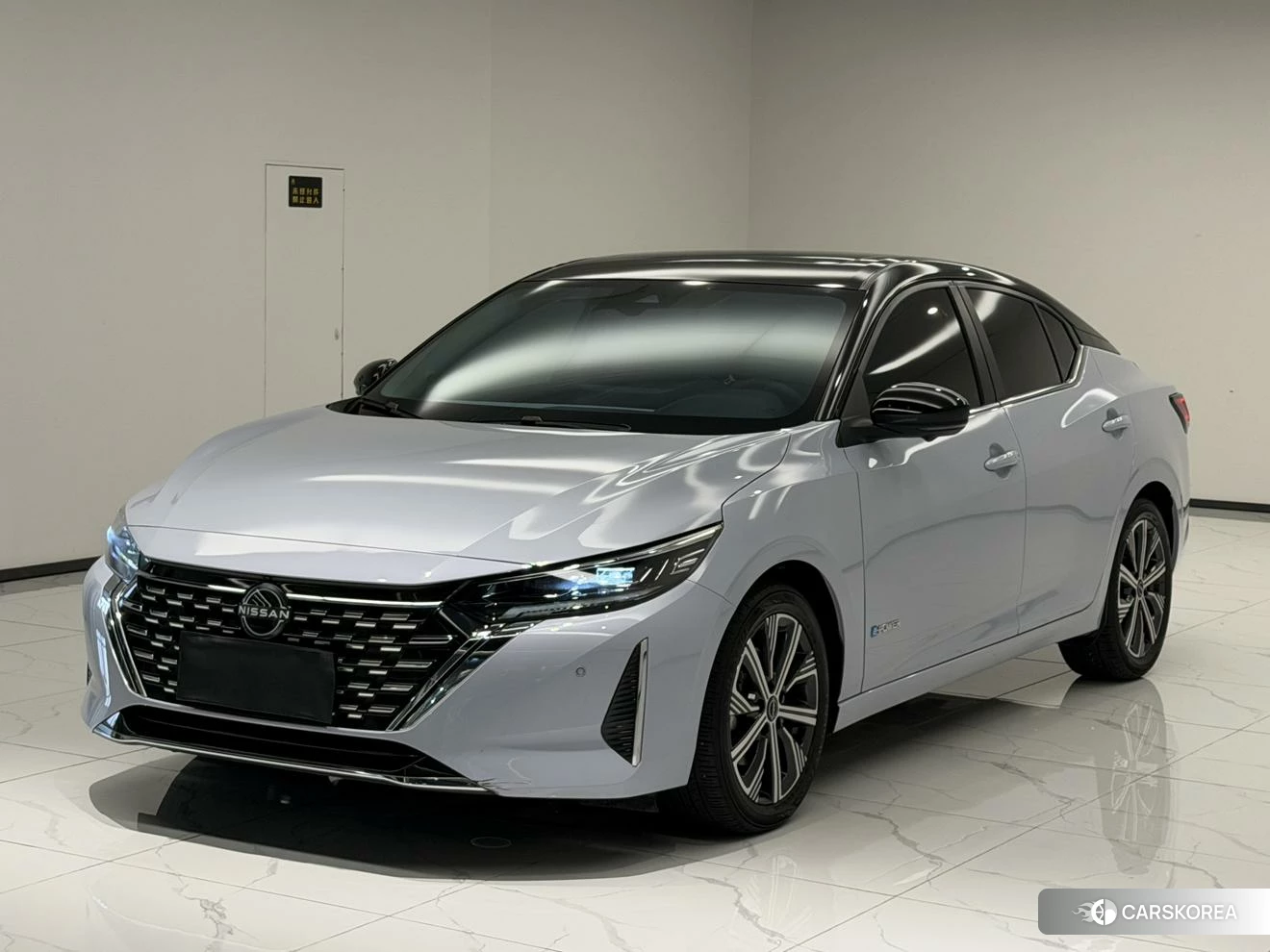 Nissan Xuan Yi 2023 Серебристо-серый из Китая, фото 3