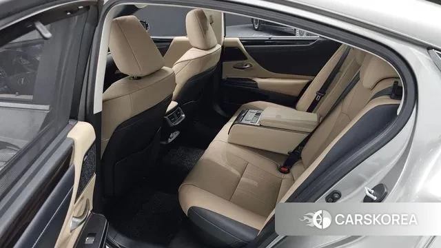 Lexus ES300h 7th generation 2021 Серебристо-серый из Кореи, фото 3