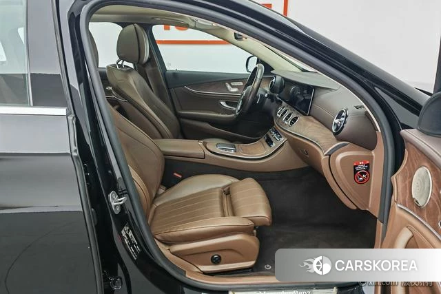 Mercedes-Benz E-class 2022 Черный из Китая, фото 3