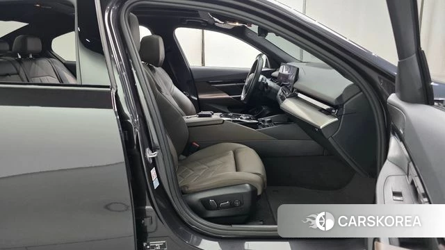 BMW 5 Series (G60) 2023 Серый из Кореи, фото 3