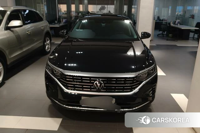 Volkswagen Passat 2023 Черный из Китая, фото 3