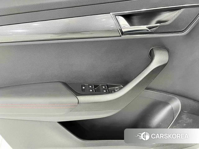 Skoda Krok 2022 Белый из Китая, фото 3