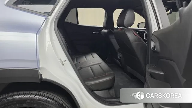 Chevrolet (GM Daewoo) Trax Crossover 2023 Светло-серебряный цвет из Кореи, фото 3