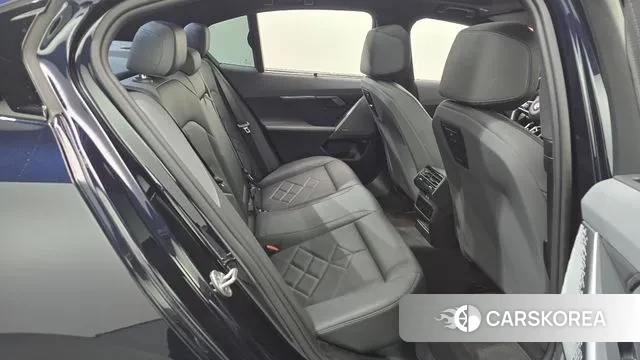 BMW 5 Series (G60) 2023 Черный из Кореи, фото 3