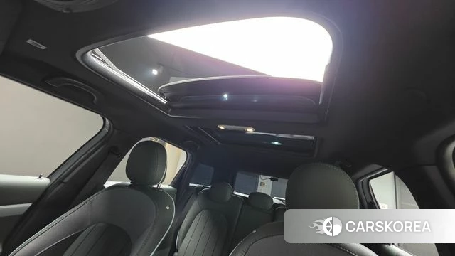 Mini Cooper Countryman 2022 Светло-серебряный цвет из Кореи, фото 3
