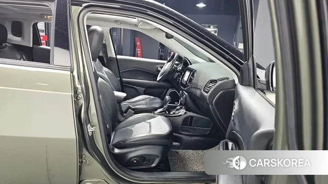 Jeep Compass 2nd Generation 2018 Темно-зеленый из Кореи, фото 3