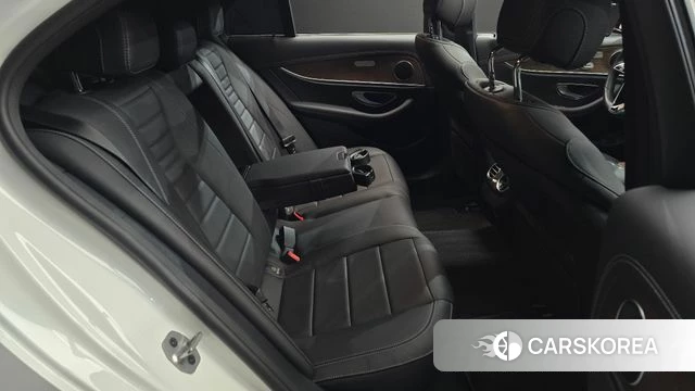 Mercedes-Benz E-Class W213 2022 Белый из Кореи, фото 3