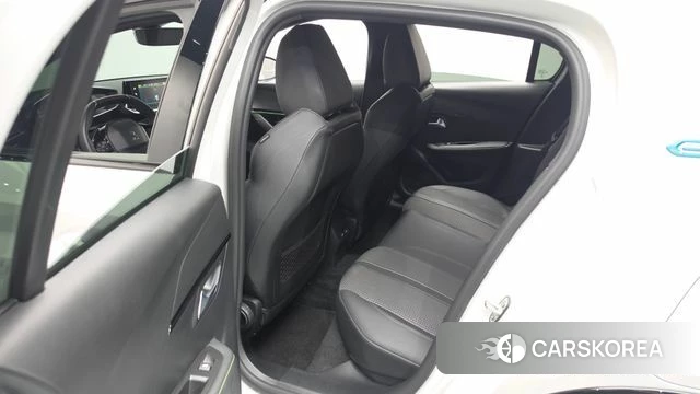 Peugeot e-208 second Generation 2022 Белый из Кореи, фото 3