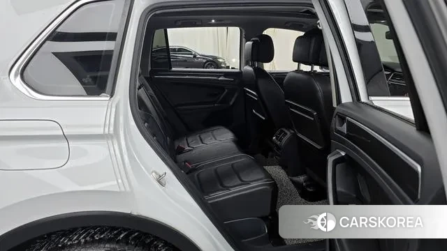 Volkswagen Tiguan second Generation 2018 Белый из Кореи, фото 3