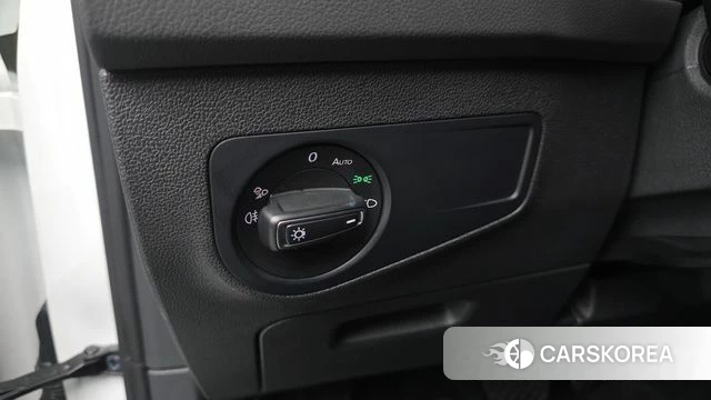 Volkswagen Tiguan second Generation 2022 Белый из Кореи, фото 3