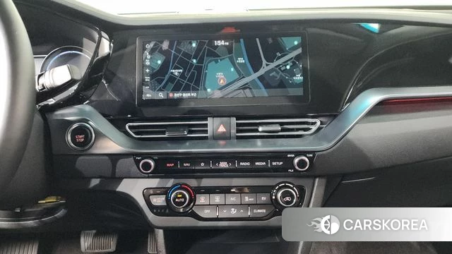 Kia Niro Plus 2023 Белый из Кореи, фото 3