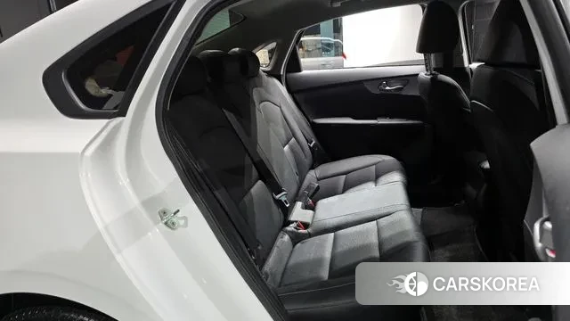 Kia The New K3 2nd generation 2021 Белый из Кореи, фото 3