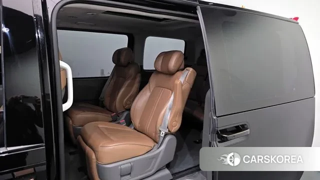 Hyundai Staria 2023 Черный из Кореи, фото 3