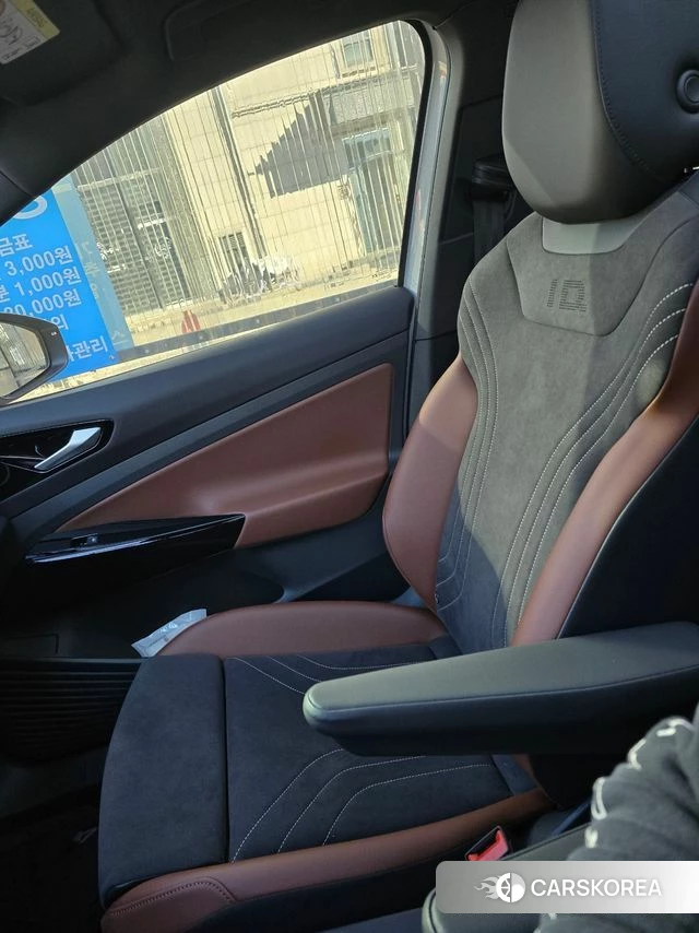 Volkswagen ID.4 2023 Белый из Кореи, фото 3