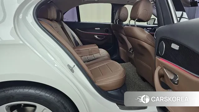 Mercedes-Benz E-Class W213 2018 Белый из Кореи, фото 3