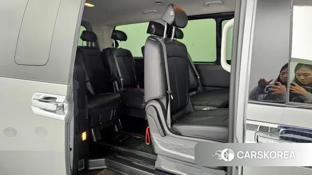 Hyundai Staria 2025 Серебристо-серый из Кореи, фото 3