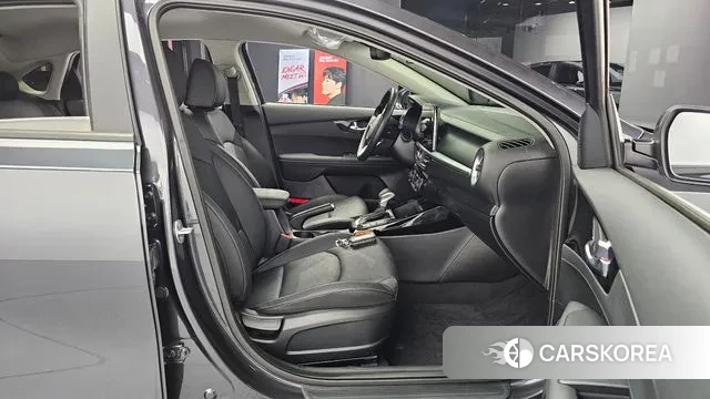 Kia The New K3 2nd generation 2023 Серый из Кореи, фото 3