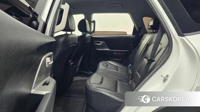 Kia Niro Plus 2022 Белый из Кореи, фото 3