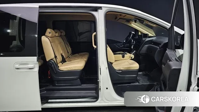 Hyundai Staria 2022 Белый из Кореи, фото 3