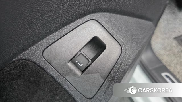 Volkswagen Tiguan second Generation 2023 Белый из Кореи, фото 3