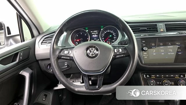 Volkswagen Tiguan second Generation 2019 Белый из Кореи, фото 3