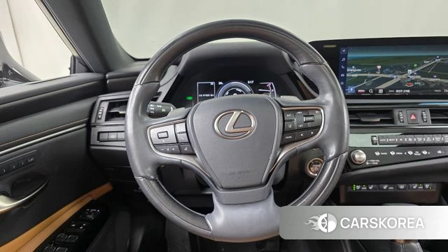 Lexus ES300h 7th generation 2023 Белый из Кореи, фото 3