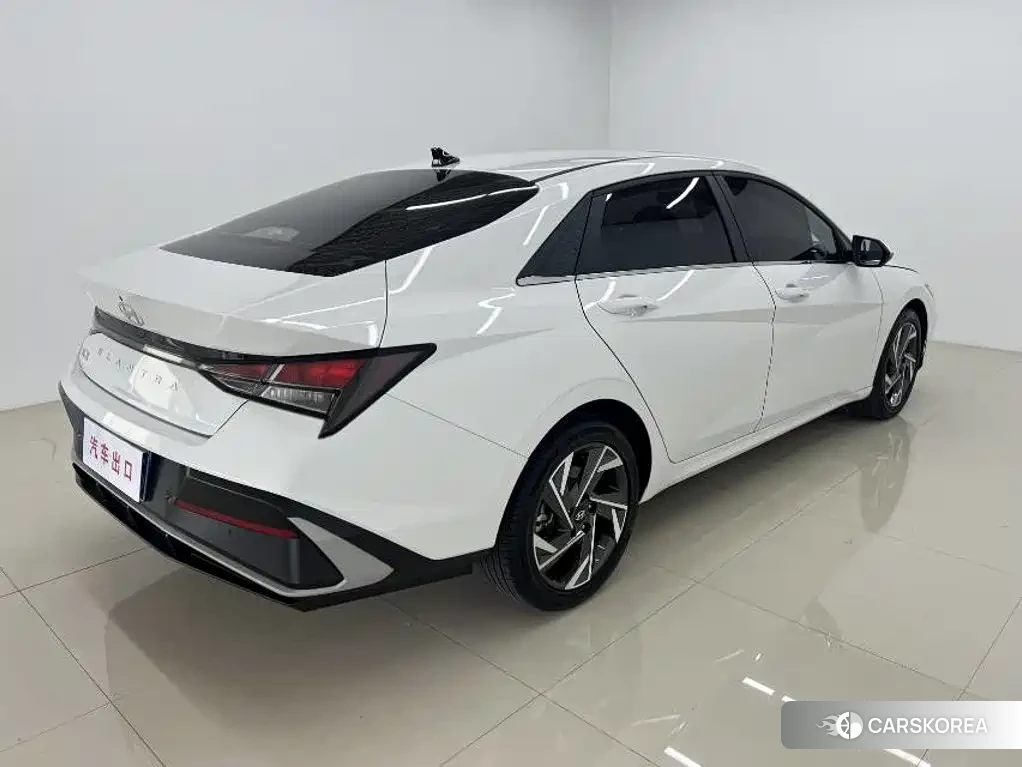 Hyundai Elantra 2023 Белый из Китая, фото 3