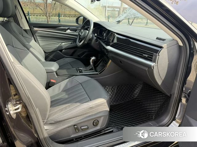 Volkswagen Passat 2022 Черный из Китая, фото 3